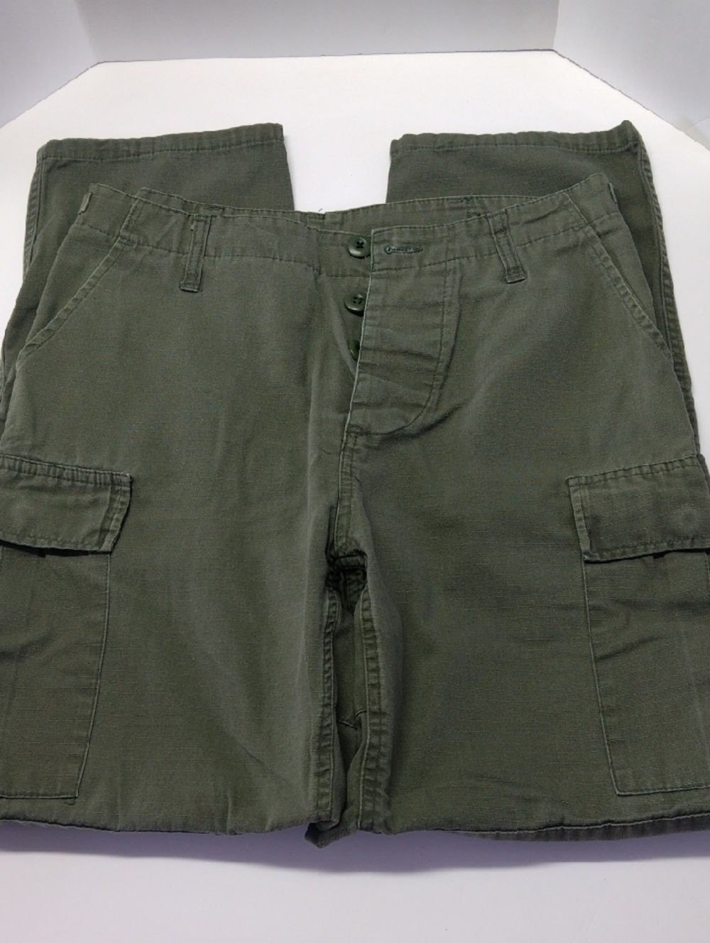 Men's Army green Cargo Pants with Utility Pockets